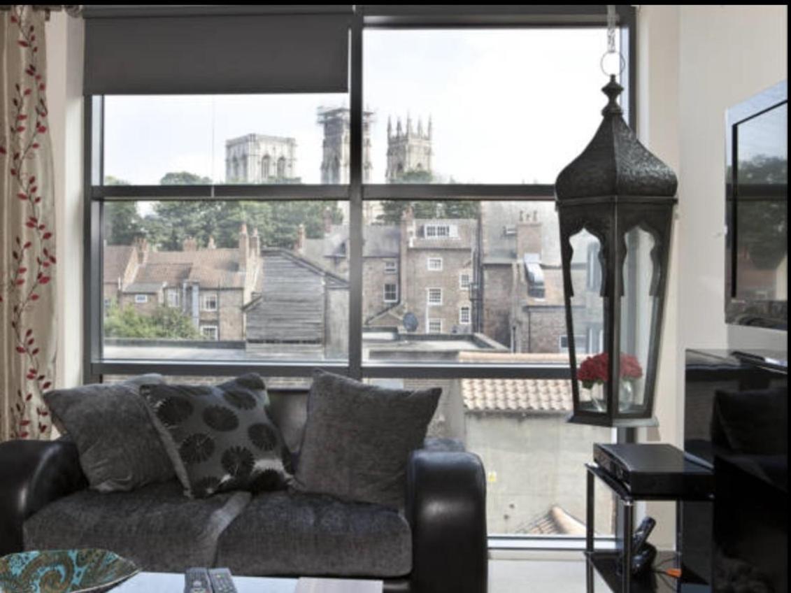 Churchill Two Bedroom Apartments With Free Parking And The Minster View York Exterior photo