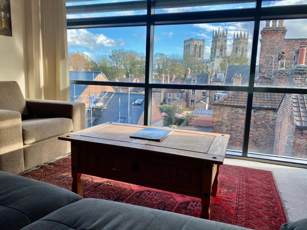 Churchill Two Bedroom Apartments With Free Parking And The Minster View York Exterior photo